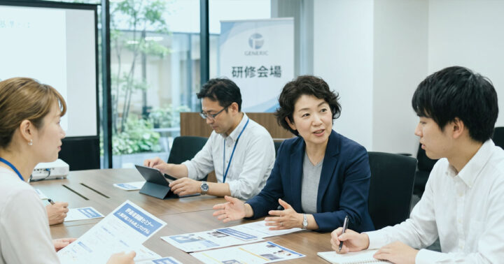 評価者訓練における評価演習の設計とは？「ケーススタディ設定「と「実在部下設定」の違いを解説