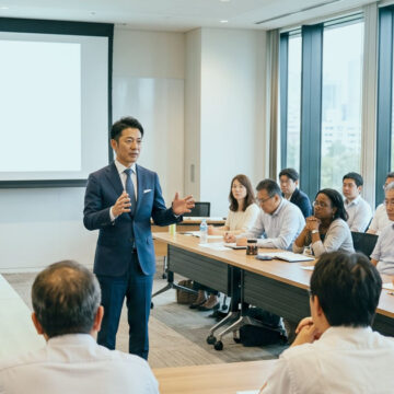 自社で内製化する評価者研修・評価フィードバック研修<br>～人事評価の公平性と納得感を高める進め方～